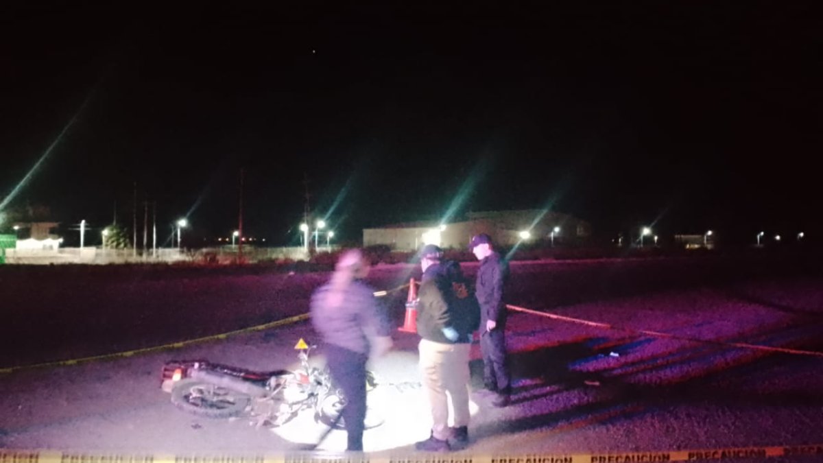 Muere motociclista al derrapar y ser atropellado sobre la México 15, en Guasave