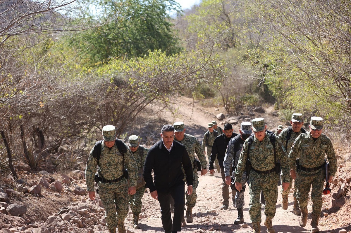 ¡Llegan a Sinaloa! El General Ricardo Trevilla y Omar García Harfuch recorren narcolaboratorios asegurados