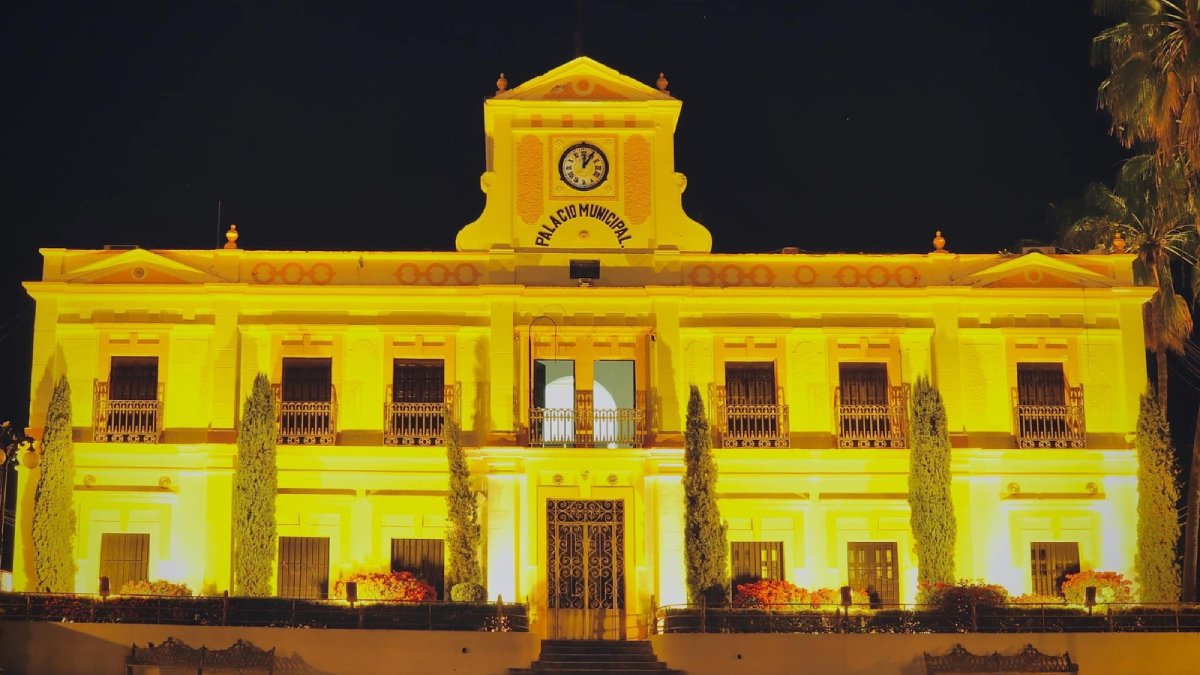 El Palacio Municipal de Rosario se ilumina de dorado para conmemorar la lucha contra el cáncer infantil