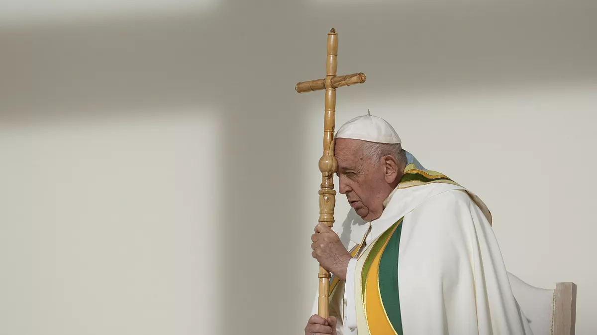 En estado ‘crítico’ la salud del Papa Francisco; sufre crisis respiratoria y presenta trombocitopenia