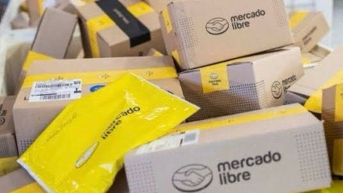 ¿Esperas el regalo de San Valentín? Despojan vehículo de Mercado Libre con 20 paquetes, en Culiacán