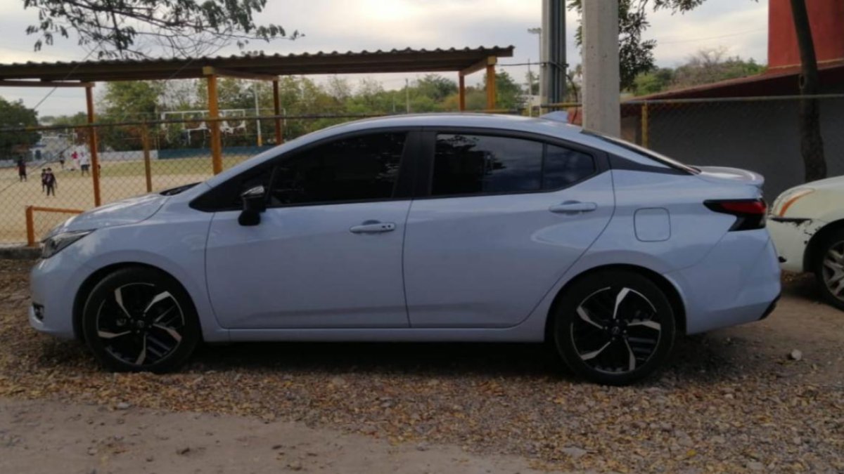Policías estatales del grupo Centella recuperan auto despojado momentos antes en Culiacán