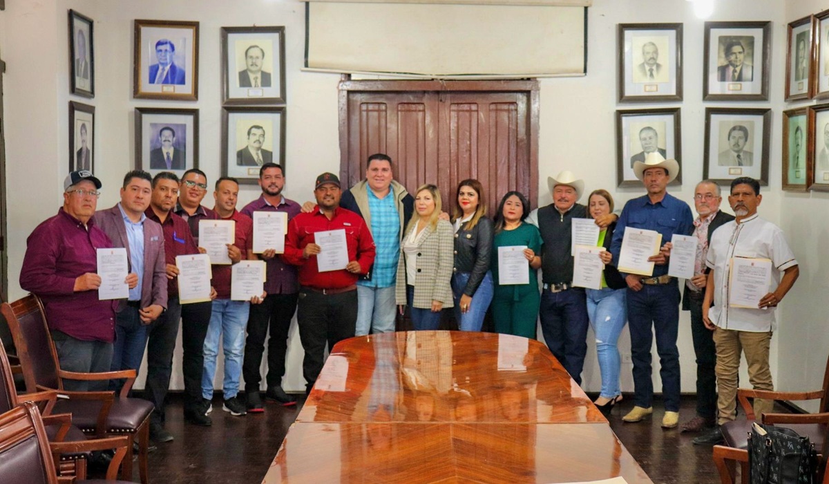 Entregan constancias a candidatos a síndicos municipales de El Fuerte para el periodo 2025-2028