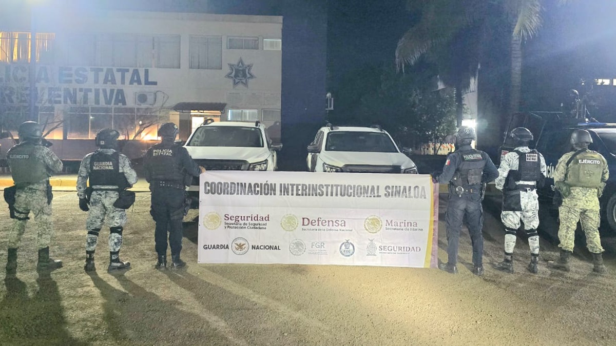 Autoridades recuperan dos camionetas poco después de ser despojadas, en Culiacán