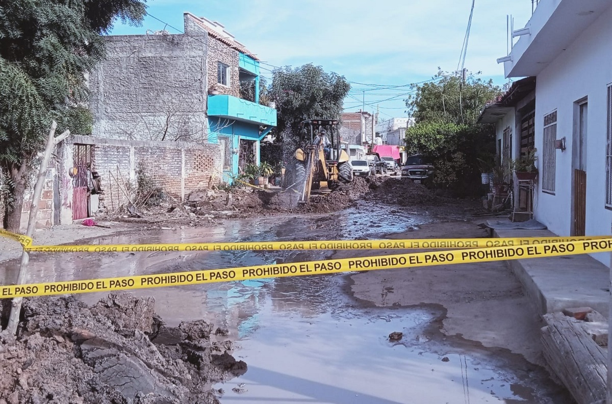 Realizan segunda reparación en la red de agua potable en Villa Unión por parte de Jumapam
