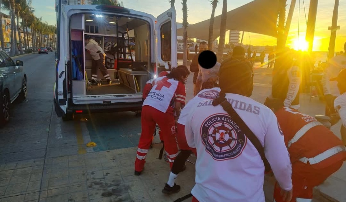 Rescatan a bañista en Playa Norte en Mazatlán