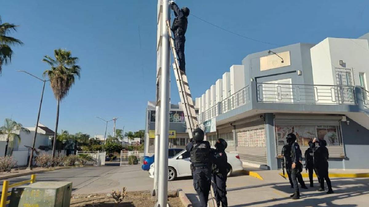 ¡Son más de 60! Militares y policías retiran cámaras de vigilancia clandestinas instaladas en Culiacán