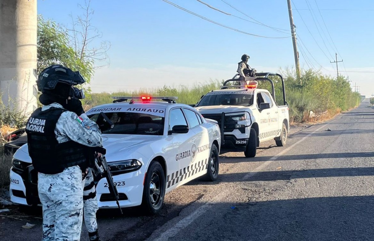 Sujetos armados le despojan camioneta a pareja de origen chino en la carretera Culiacán-Eldorado