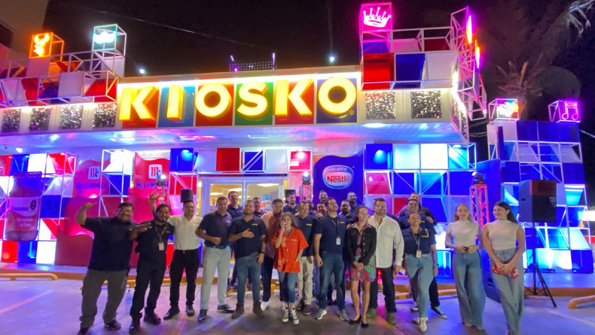Se adelanta el carnaval en Kiosko Paseo Claussen, Mazatlán, y lo celebra junto a Grupo Herdez