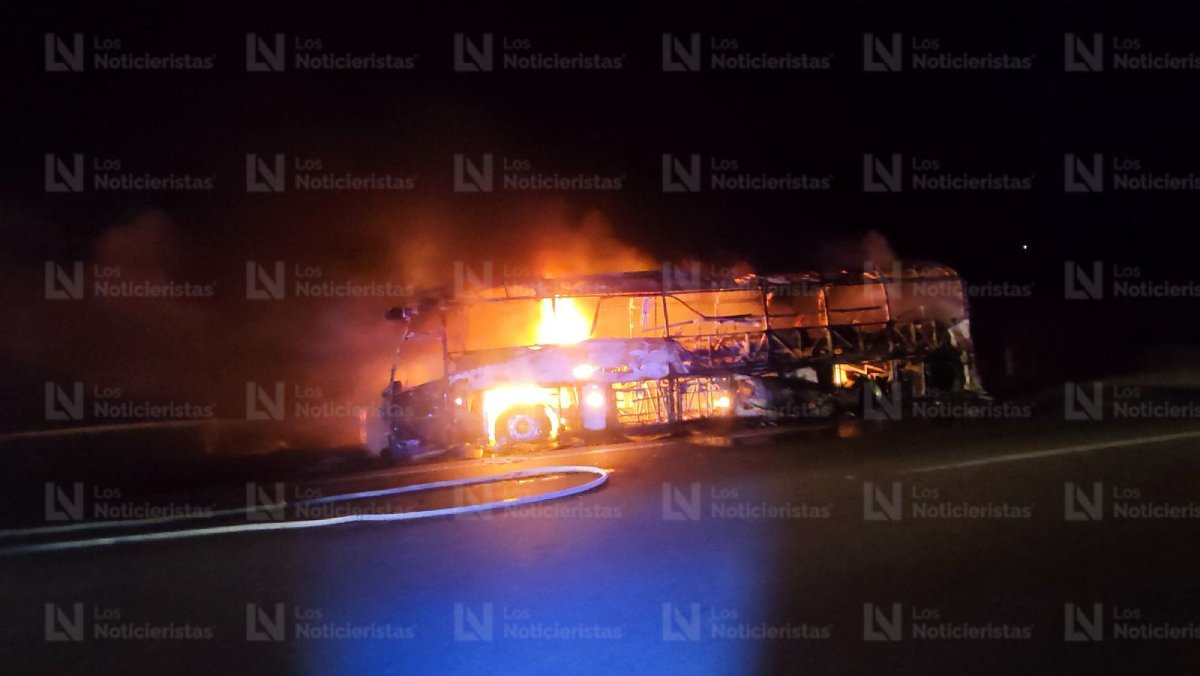 “Fue un trailero quien nos avisó que nos veníamos quemando”: pasajeros del autobús incendiado en Ahome