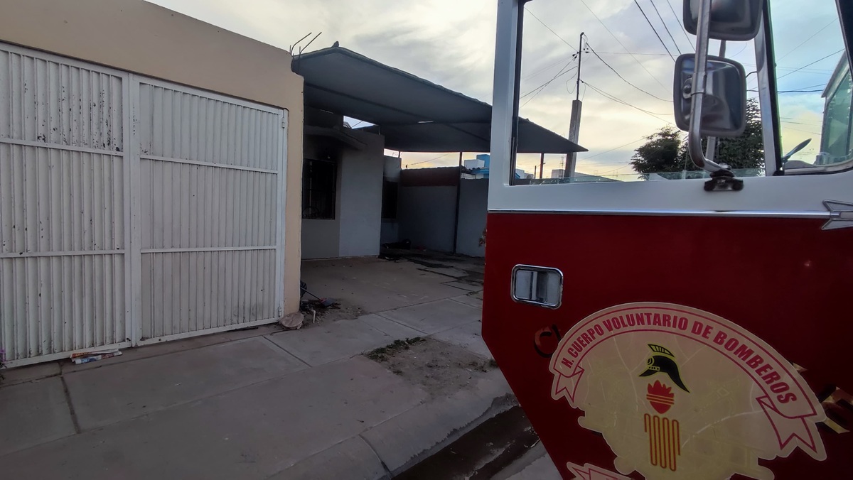 Se incendia casa en el fraccionamiento Los Cedros, en Los Mochis