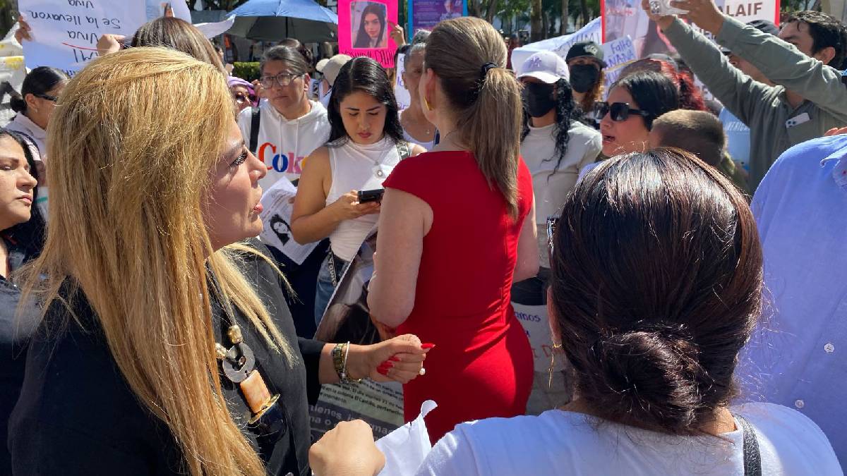 Familiares de Yoshimi exigen su búsqueda y se manifiestan en el Ayuntamiento de Mazatlán