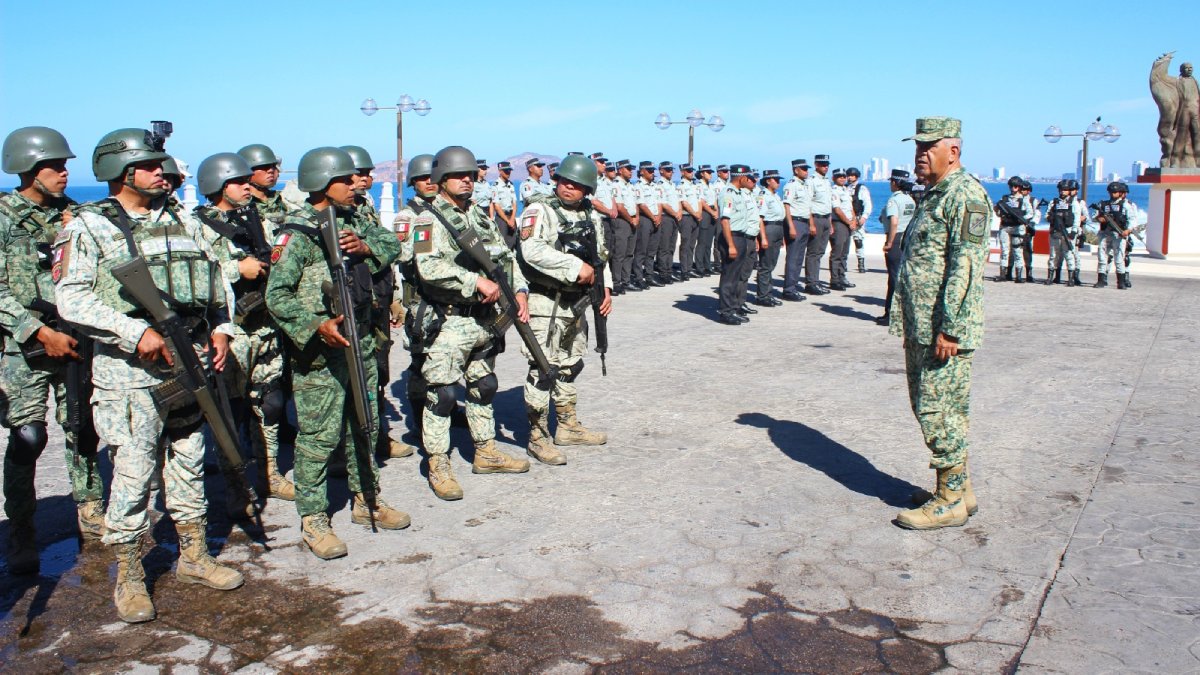 Realizan fuerzas de seguridad barrido en zona de Carnaval en Mazatlán