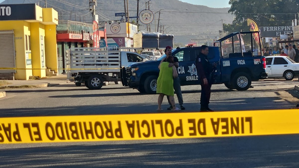 Ejecutan a balazos a una pareja que viajaba en una motocicleta en la Toledo Corro, Culiacán