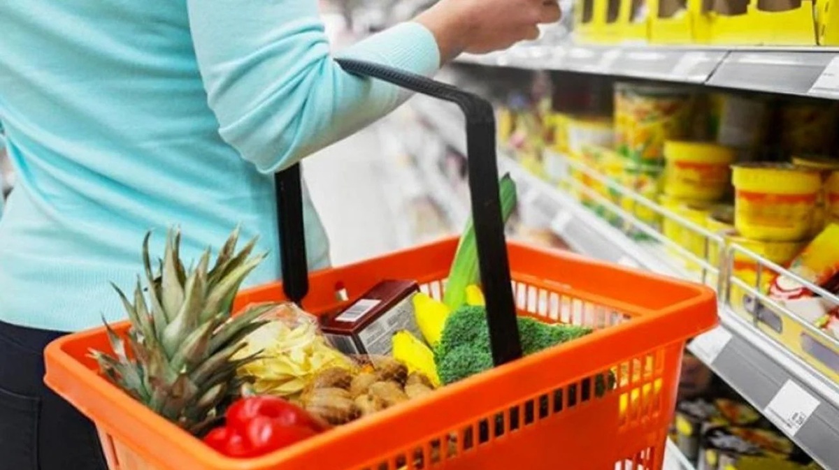 Profeco revela cuáles cadenas de supermercados cumplen con la canasta básica a 910 pesos o menos