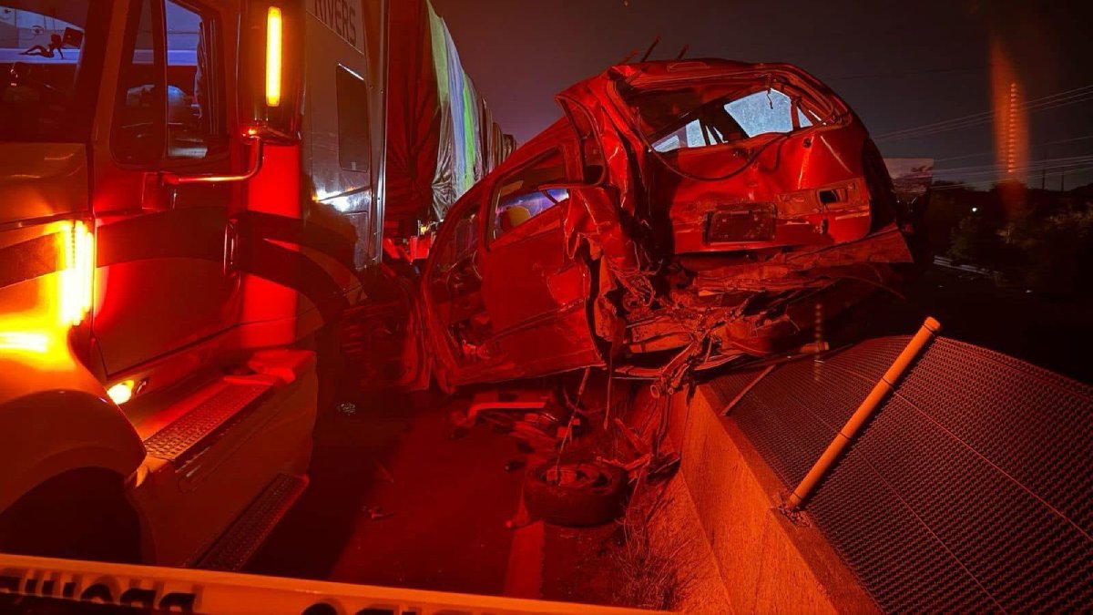 Tráiler impacta cinco vehículos en El Castillo; hay 2 muertos