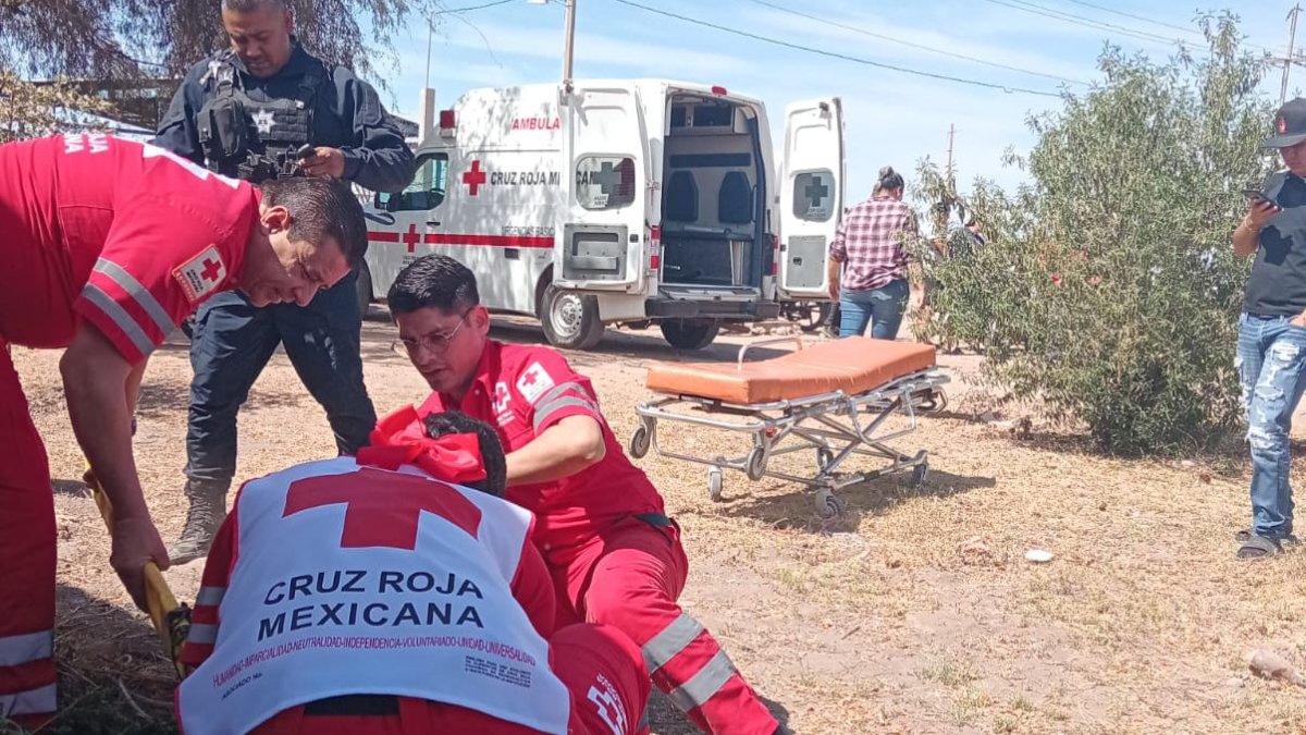 Tres menores terminan lesionados al chocar en una moto contra una pared en La Trinidad, Guasave