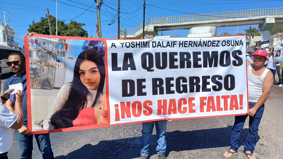 Familiares y amigos de Yoshimi Dalaif realizan bloqueo y manifestación por su desaparición en Mazatlán