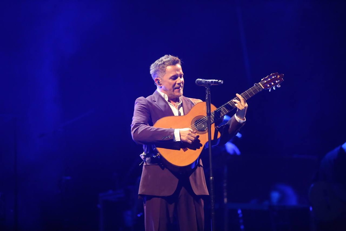 Un gitano enamoró a Mazatlán este lunes de Carnaval, Alejandro Sanz llenó el Teodoro Mariscal