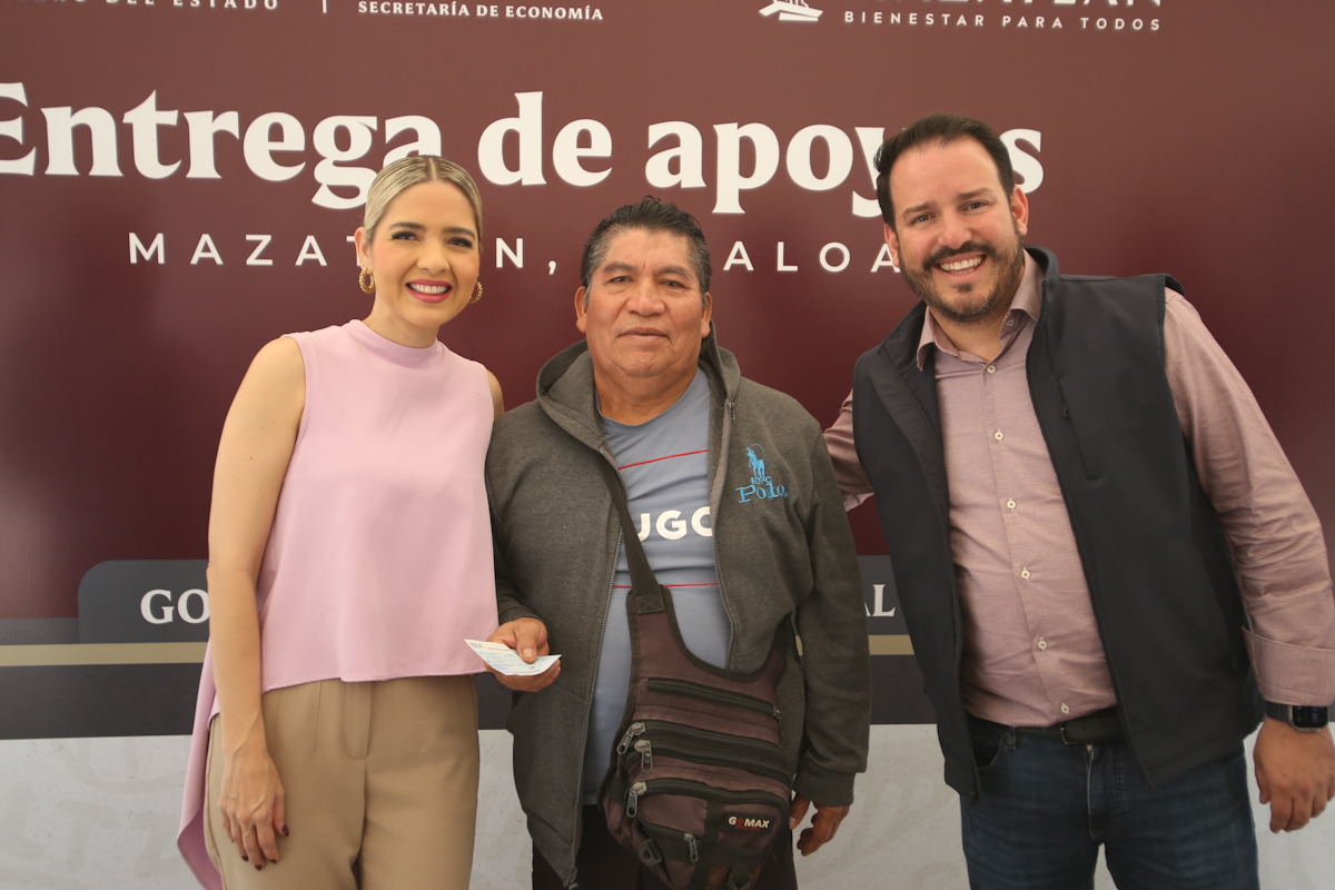Reciben apoyos económicos 300 vendedores de playa, ambulantes y pequeños comerciantes de Mazatlán