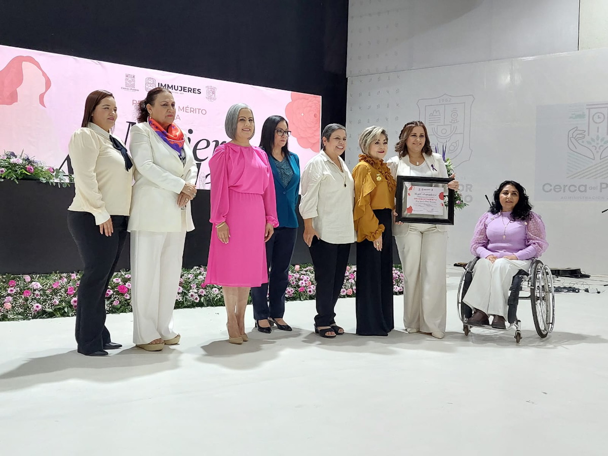 Por su esfuerzo y dedicación, cinco mujeres reciben el Premio al Mérito de la Mujer, en Salvador Alvarado