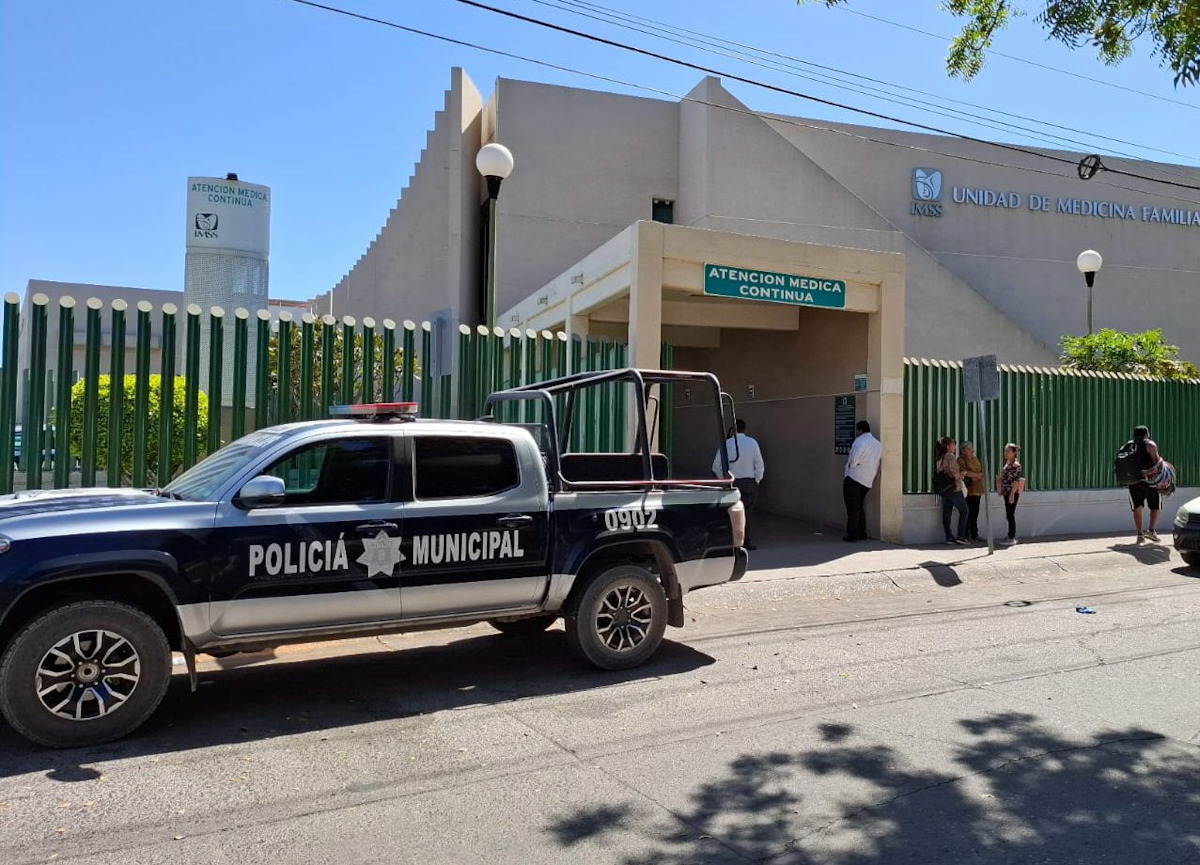 Mujer de 42 años resulta baleada en fuego cruzado en la carretera La 20, en Navolato