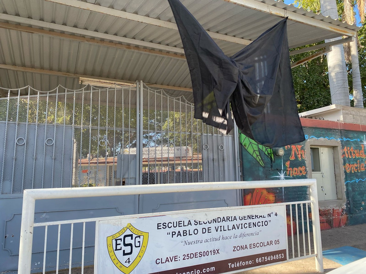 Con un moño negro y una veladora, escuela de Dana Sofia está de luto por su asesinato en Culiacán