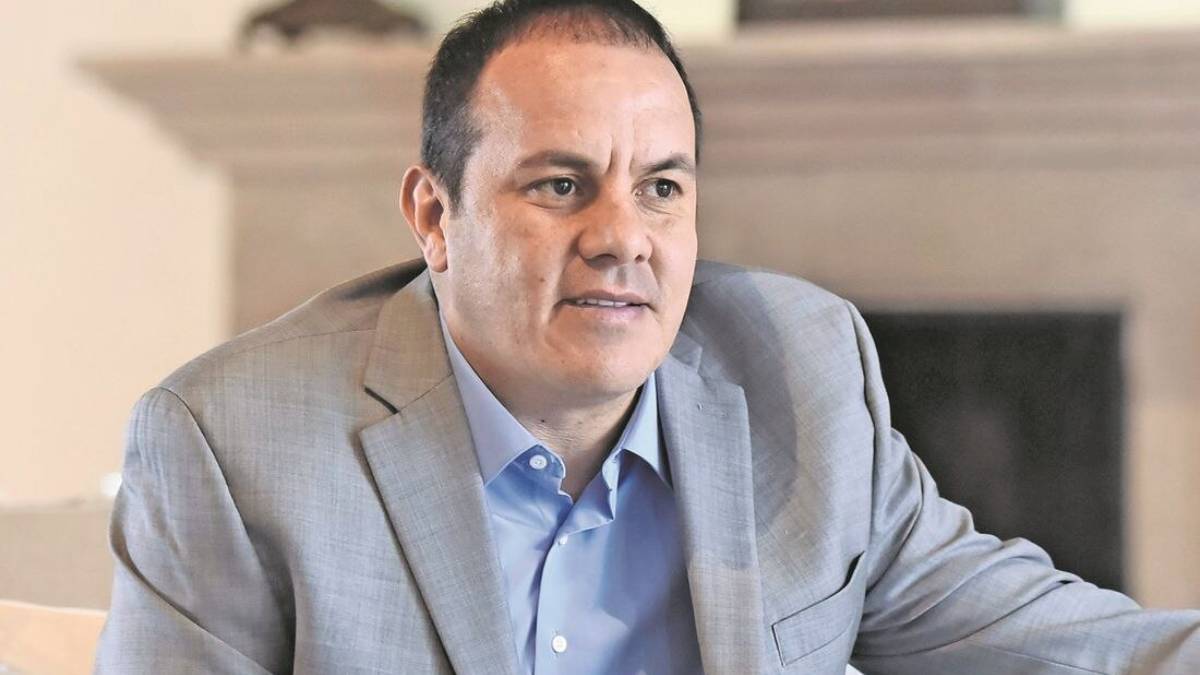 Captan a Cuauhtémoc Blanco jugando pádel durante sesión virtual de la Comisión de Presupuesto (VIDEO)