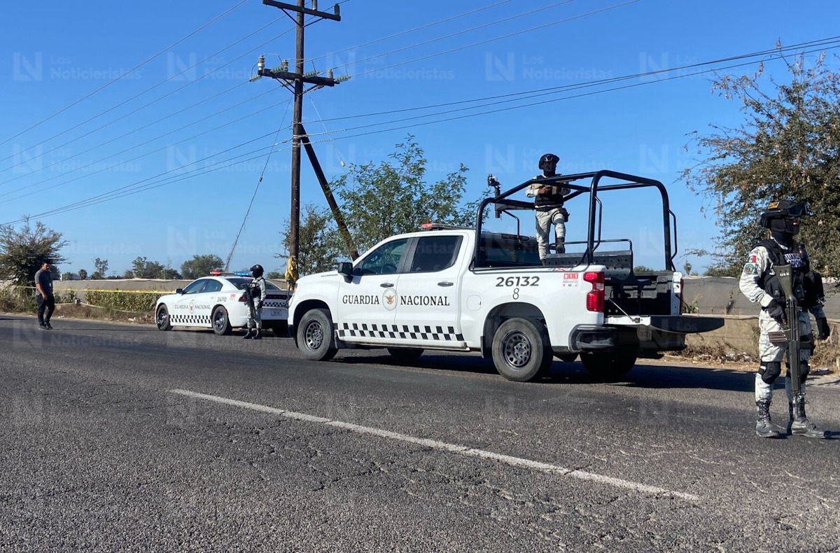 ‘Encobijado’ y con mensaje en cartulina arrojan un cuerpo por la Culiacán-Eldorado