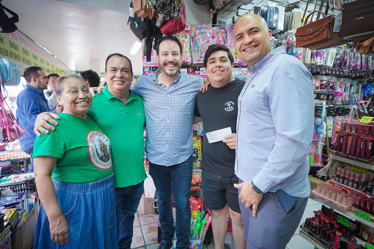 Entrega Secretaría de Economía 70 apoyos directos al mercado de la Juárez en Mazatlán