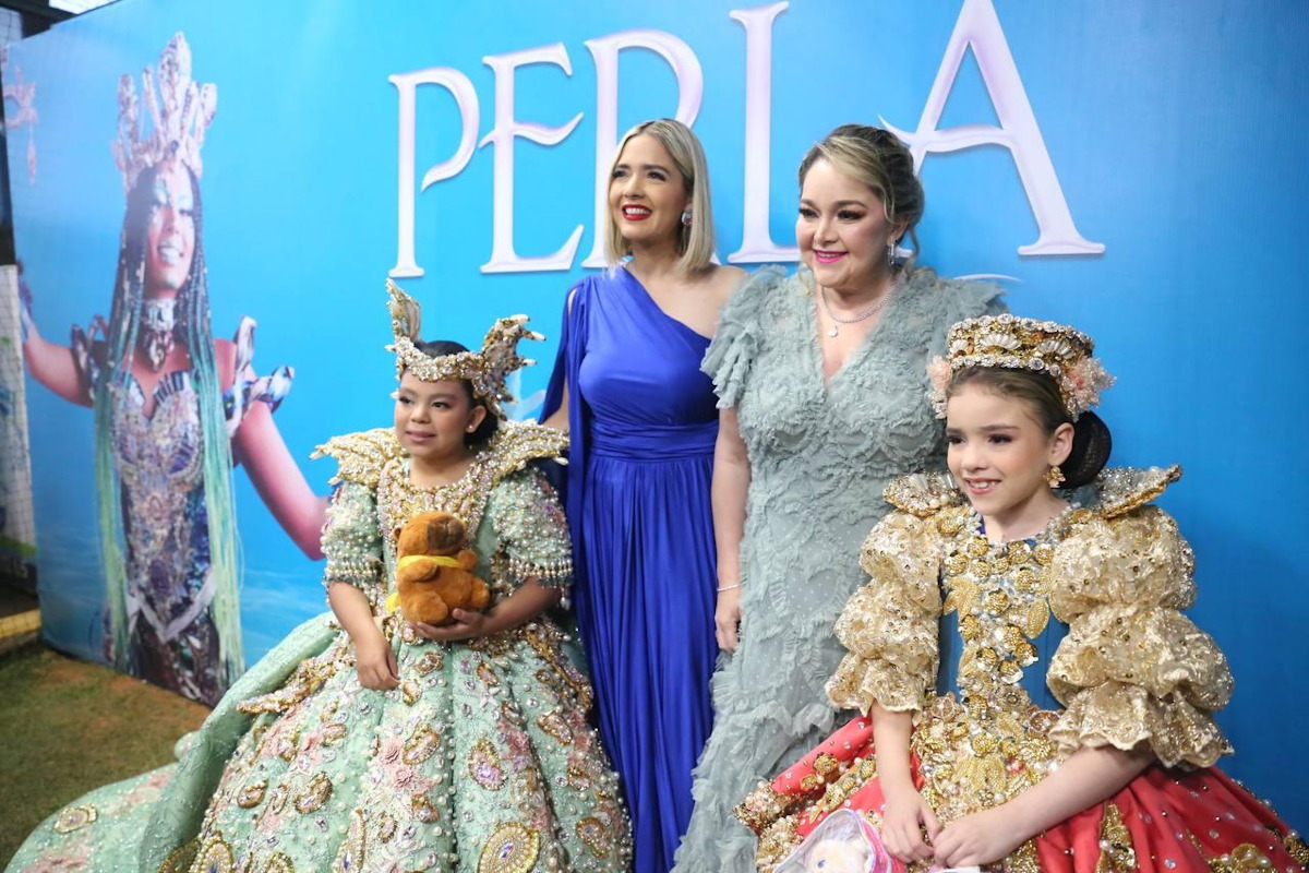 Habemus Reinas infantiles en Mazatlán Ángela y Ximena fueron coronadas este lunes de Carnaval