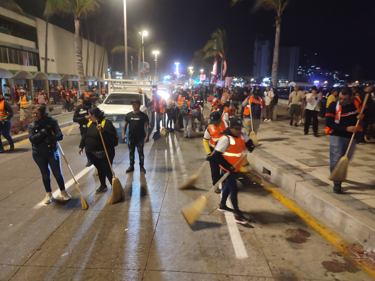 Reconocen labores de área de limpieza de Mazatlán por su labor durante el Carnaval