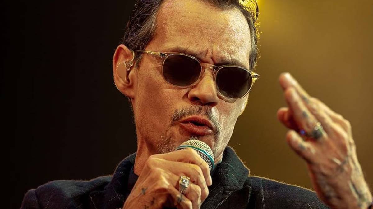 Marc Anthony recibe botellazo en pleno concierto en Barranquilla, Colombia