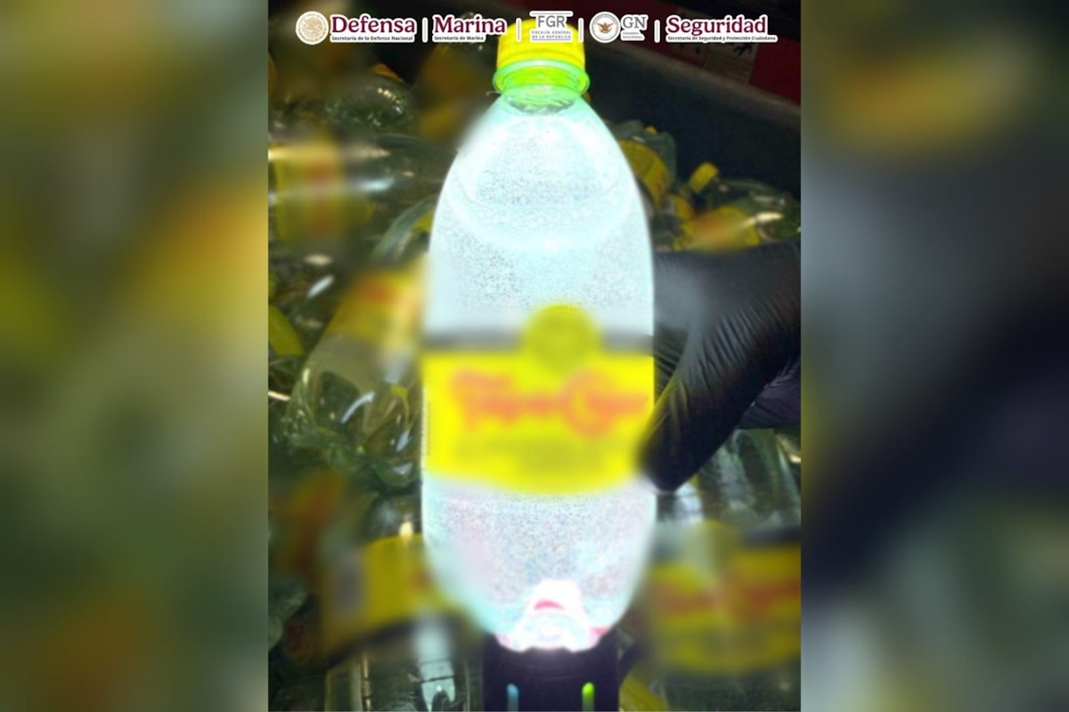En botellas de Topo Chico, aseguran más de 1 tonelada de cristal en el puente Roma, Texas