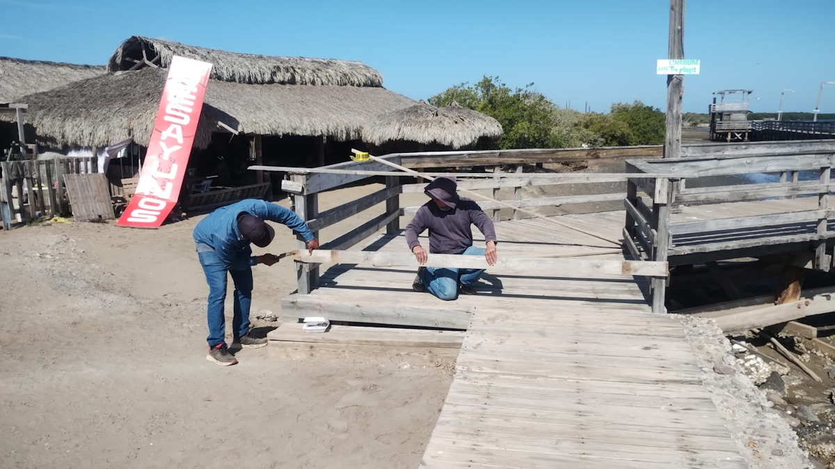 Obras Públicas en Ahome limita área en riesgo dentro de la playa, en espera de autorización