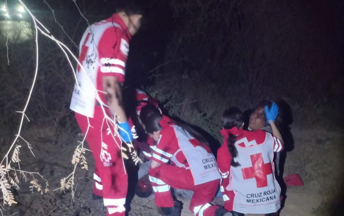 Pareja de guasavenses resulta lesionada al derrapar en su motocicleta