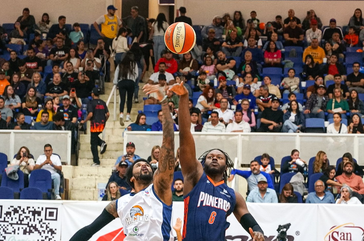 Pioneros vence a Halcones en juego inagural del Cibacopa en Obregón