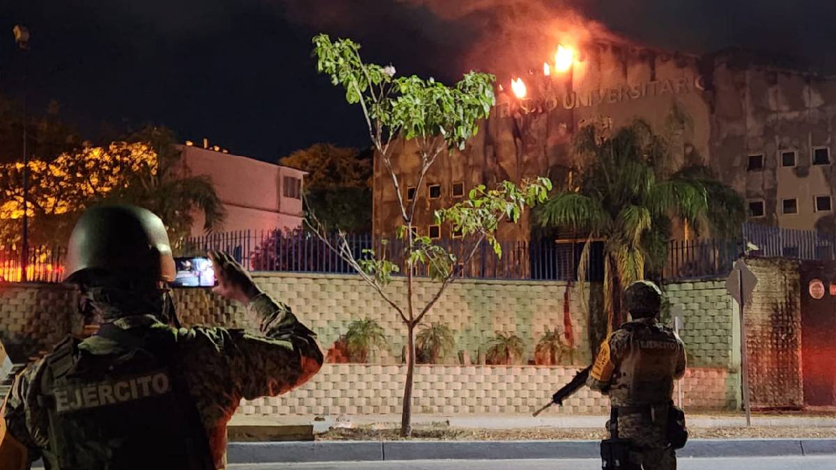 Sí hay clases en la UAS tras incendio del Teatro Universitario en CU; “no hubo afectación en otras áreas”