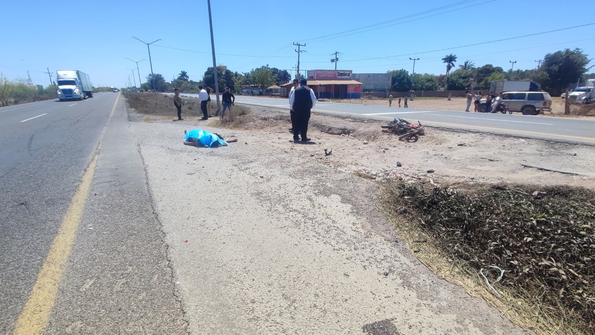 Motociclista pierde la vida tras ser atropellado en la México 15 y el ejido Flor Azul en Ahome