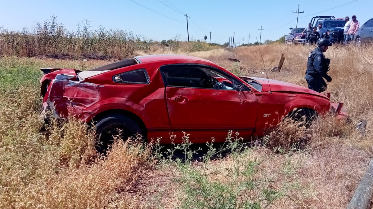 Colisión vehicular en la carretera Angostura-La Reforma deja daños materiales