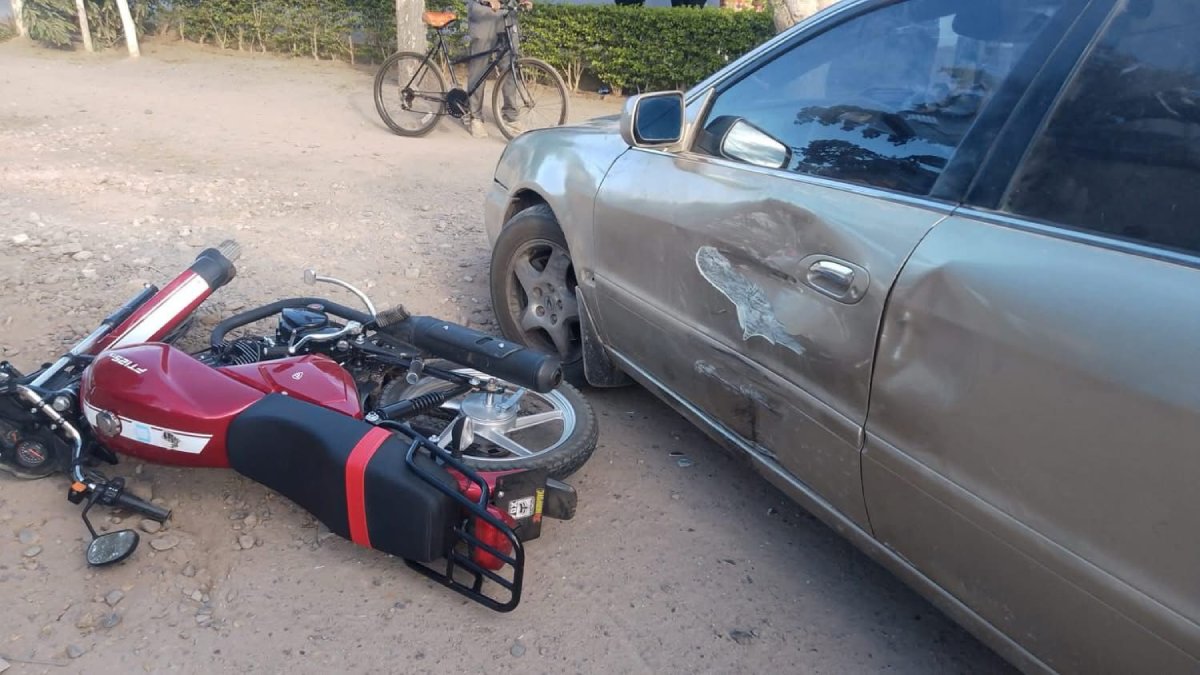 Menor motociclista resulta lesionado al ser impactado por un vehículo en Tamazula, Guasave