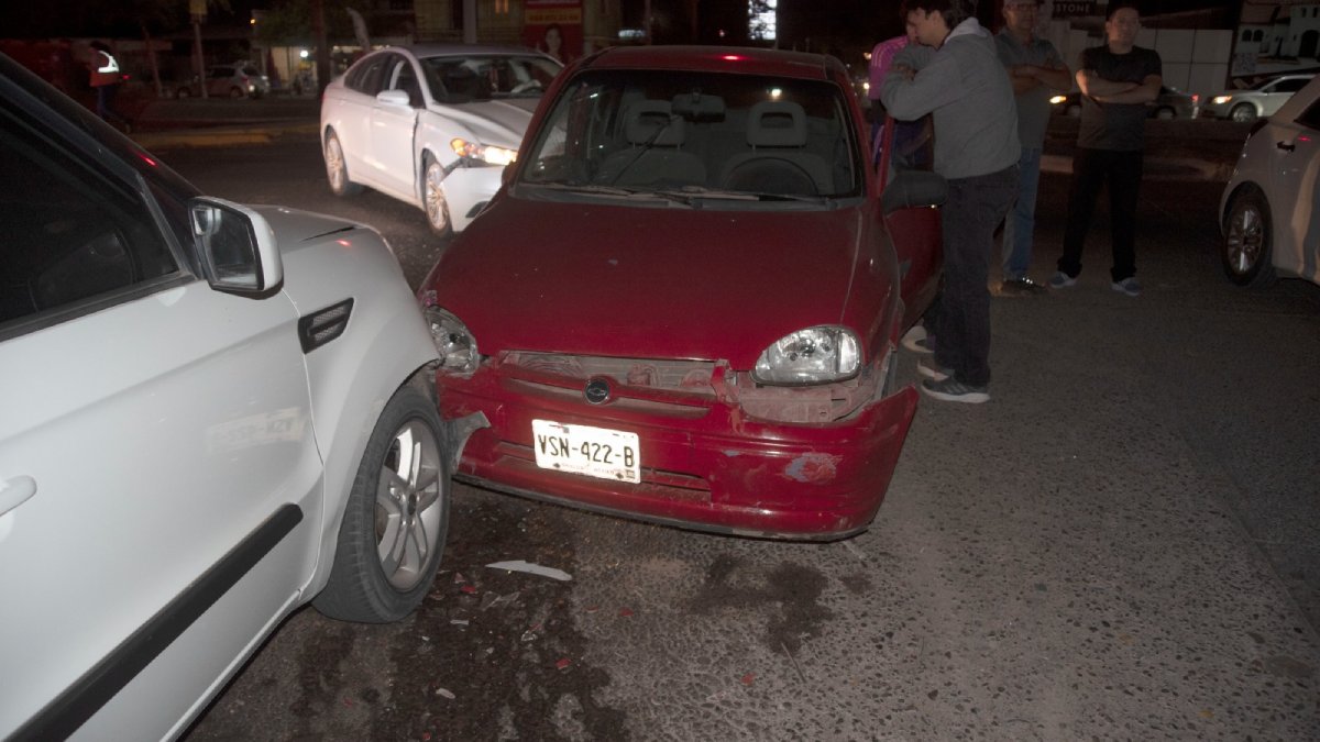 Accidente múltiple en la colonia San Francisco, en Los Mochis, deja a una mujer lesionada