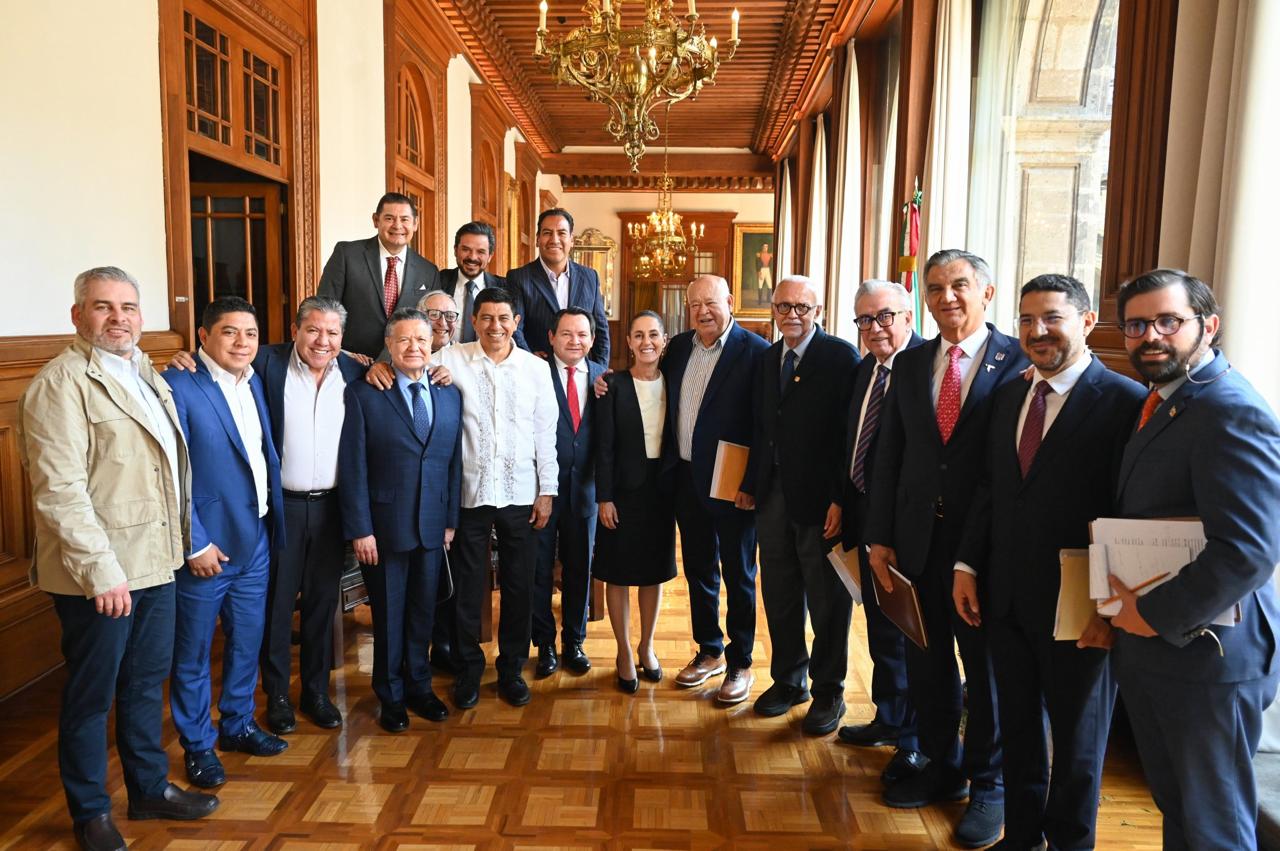 Acude Rocha a reunión con Sheinbaum en CDMX; ven avances del IMSS Bienestar