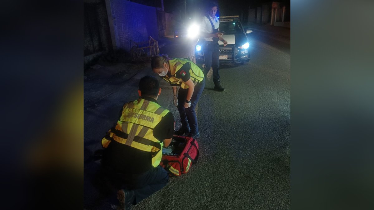 Adulto mayor que circulaba en un triciclo es embestido por un motociclista en la Higuera de Zaragoza, Ahome