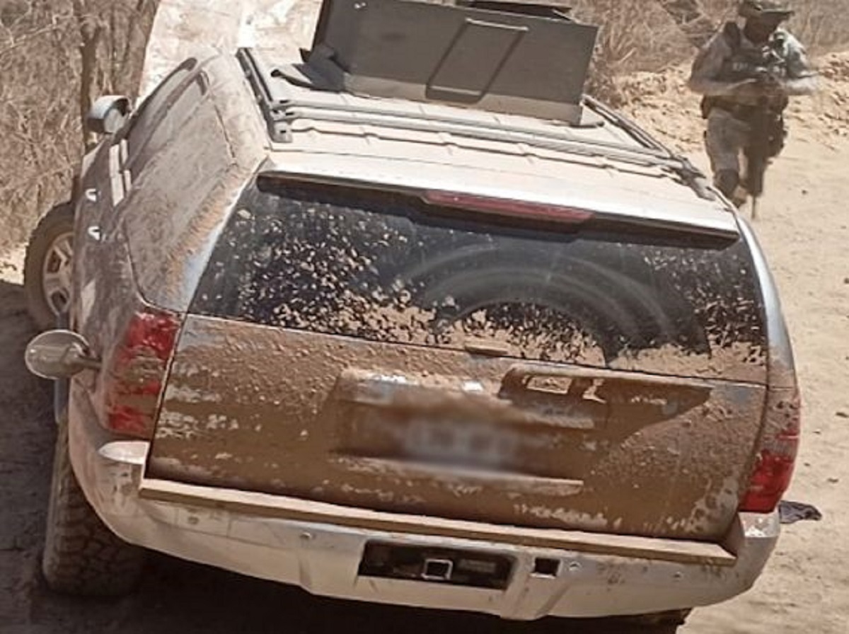 ¡Uno es blindado y artillado! Aseguran tres carros, armas y equipo táctico tras enfrentamientos en Choix