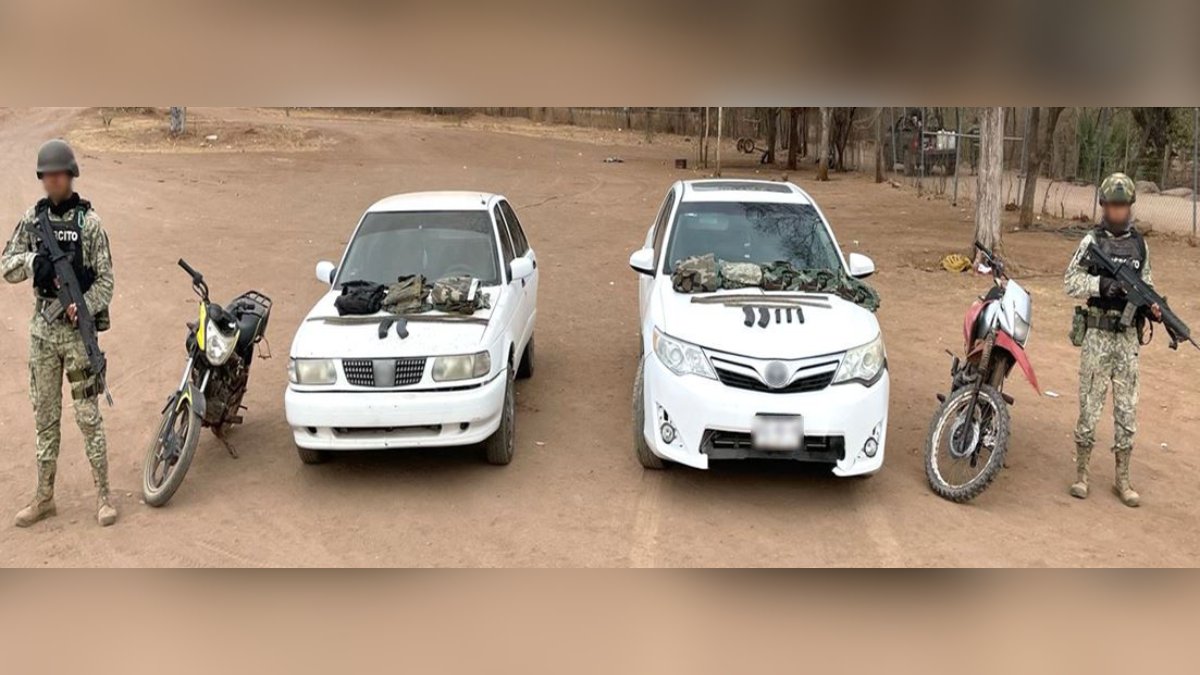 Aseguran carros, motos, municiones y uniformes tácticos en Badiraguato