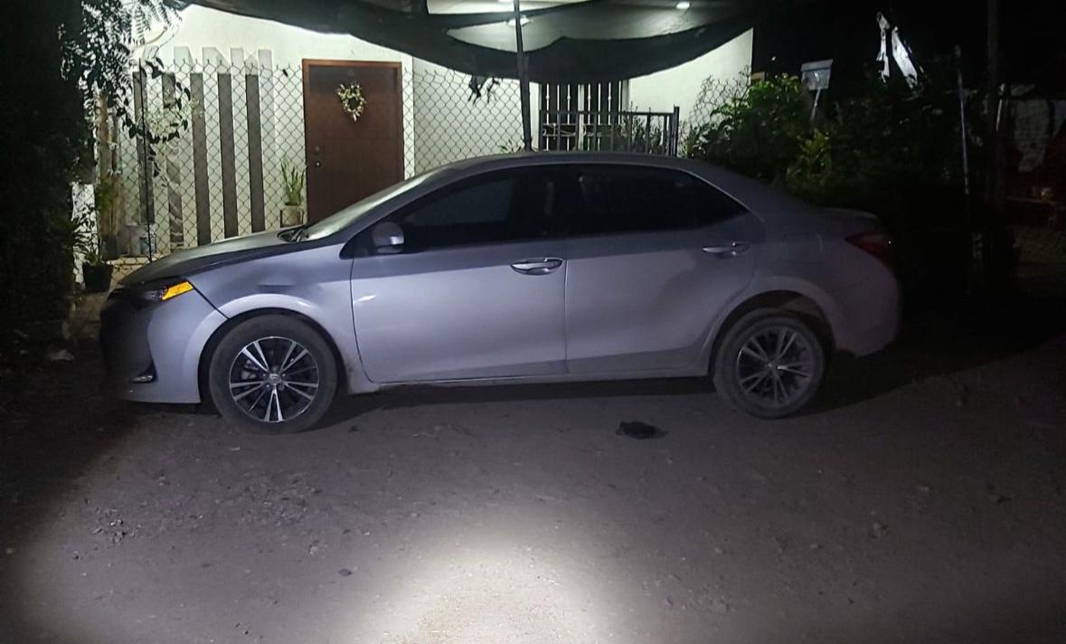 Aseguran Corolla robado tras reporte de balazos en la colonia San Benito, en Culiacán