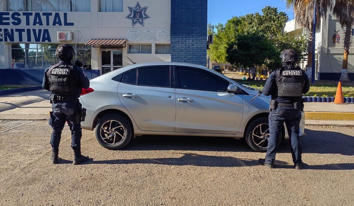¡Tenía impactos de bala! Aseguran auto robado en Stanza Torralba, en Culiacán