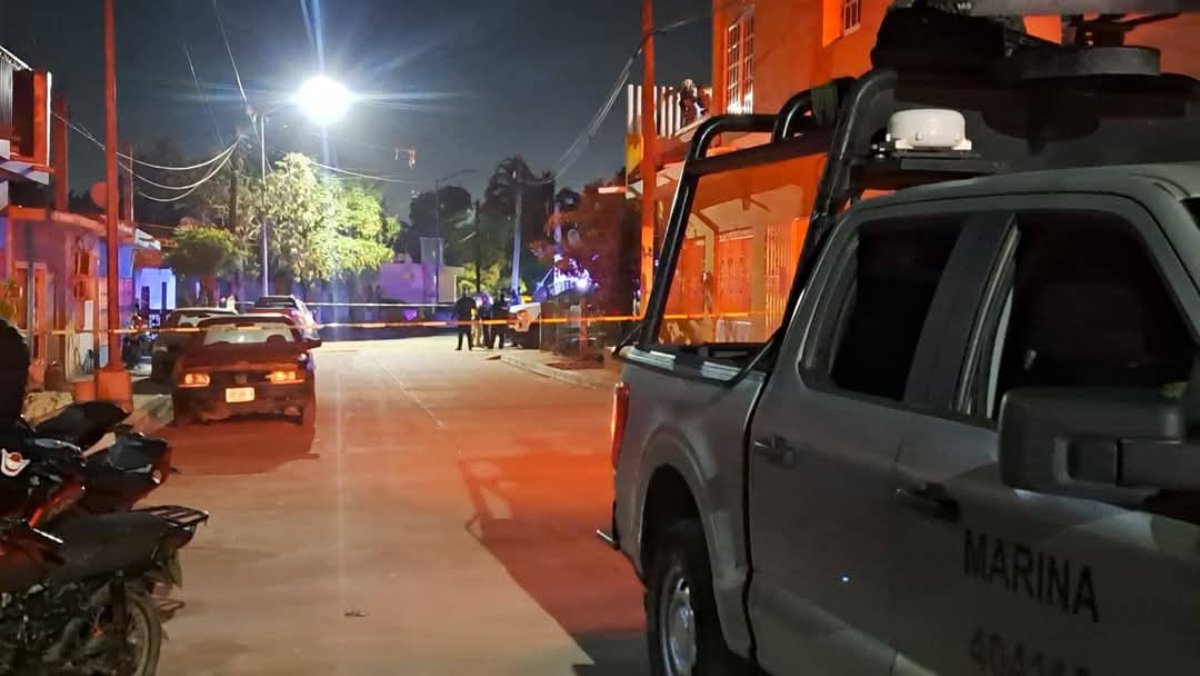 Ejecutan a dos hombres a balazos cuando estaban afuera de un domicilio en Mazatlán