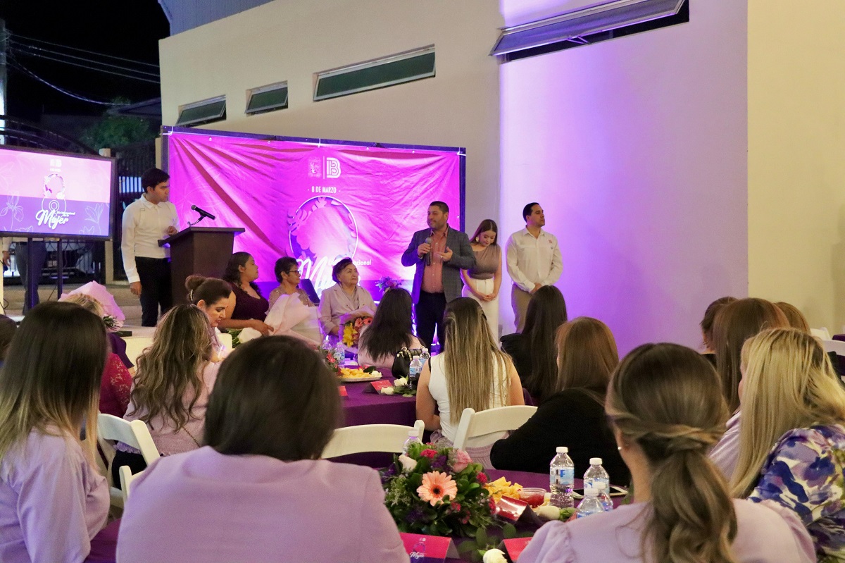 José Paz López conmemora el Día Internacional de la Mujer y reconoce a tres badiraguatenses